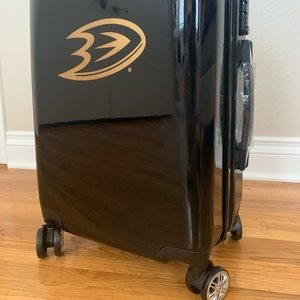 NWT Anaheim Ducks suitcase 🧳